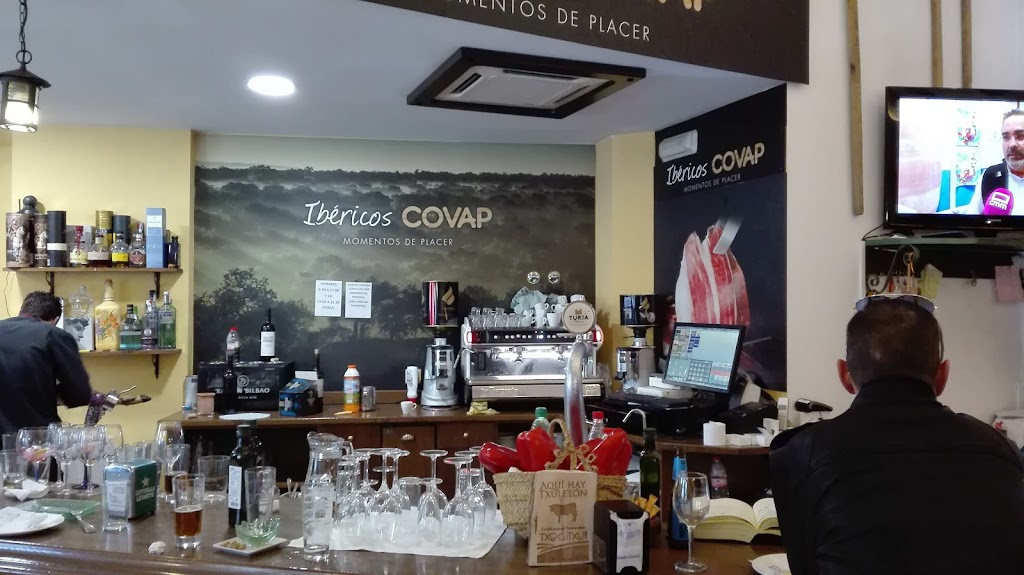 Meson Castellano Almansa — Ambiente
