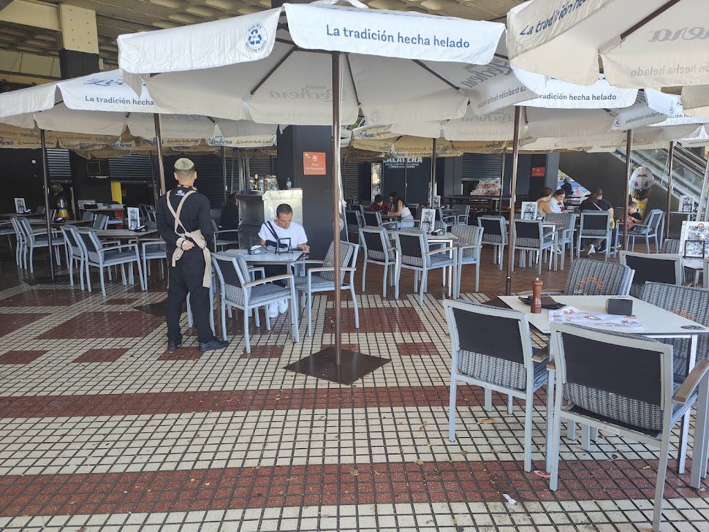 Pizzeria Mar y Lluvia Alcampo La Laguna — Ambiente