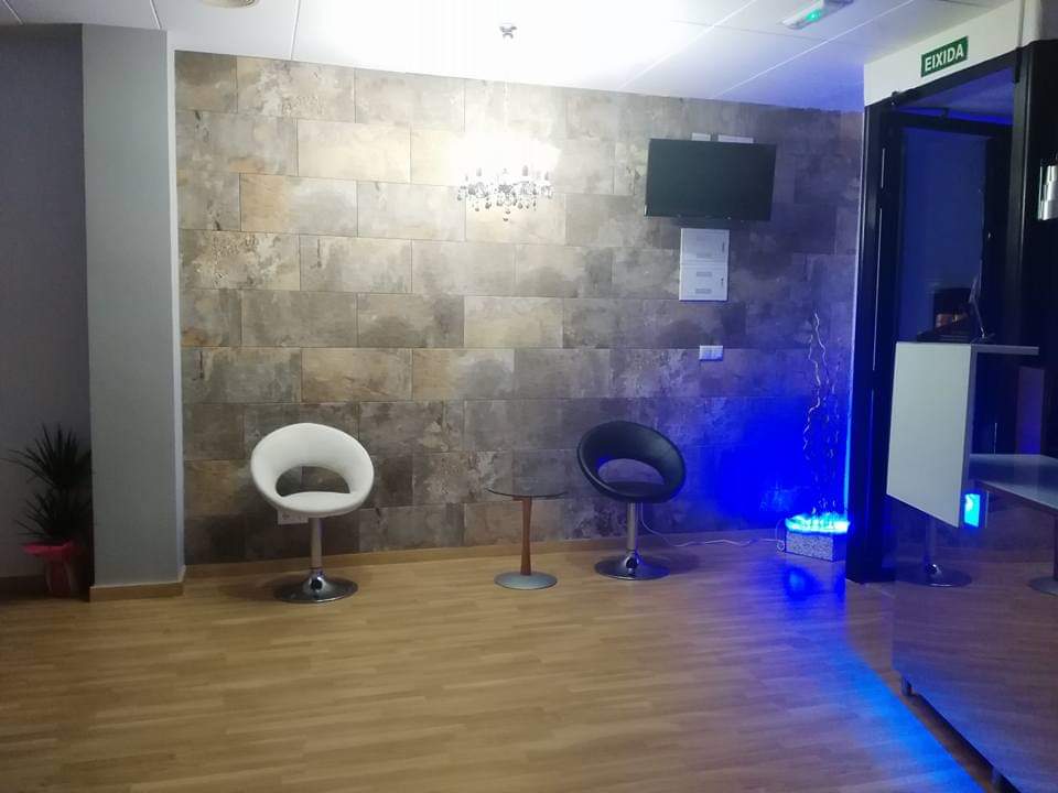 CLAREN'S ESTILISTAS — Interior