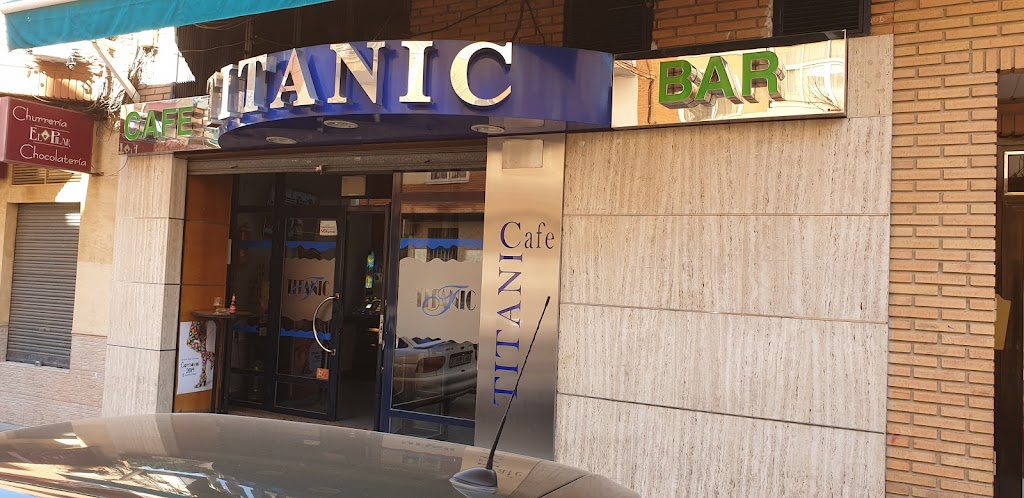 CAFE TITANIC BAR.