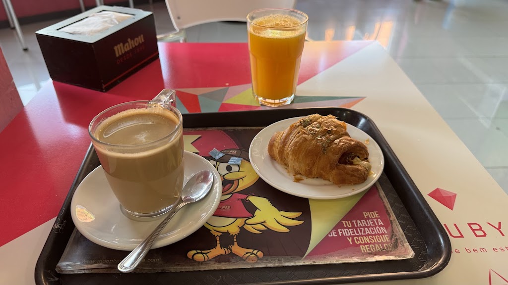 Moopis & Coffee — Comida y bebida