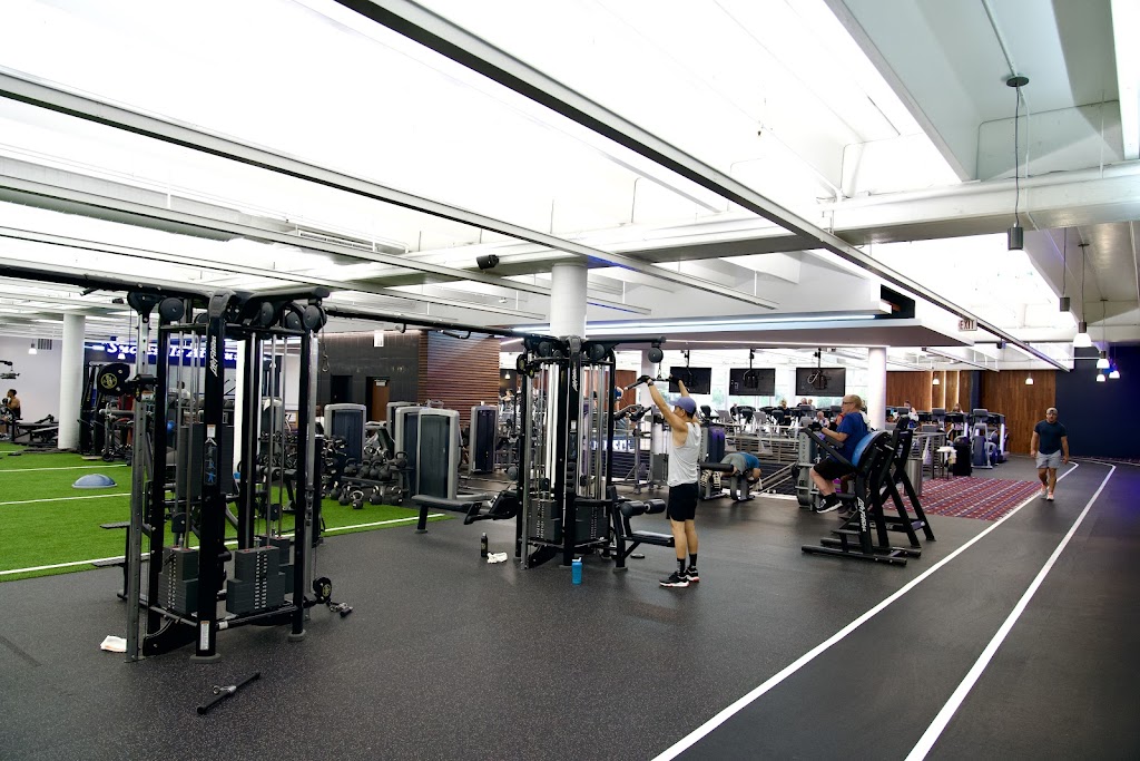  Genesis Health Clubs – North Overland Park