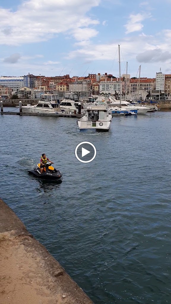 Parking PARKIA - El Espigon. Fomento. Puerto deportivo.Gijon. Asturias — Videos