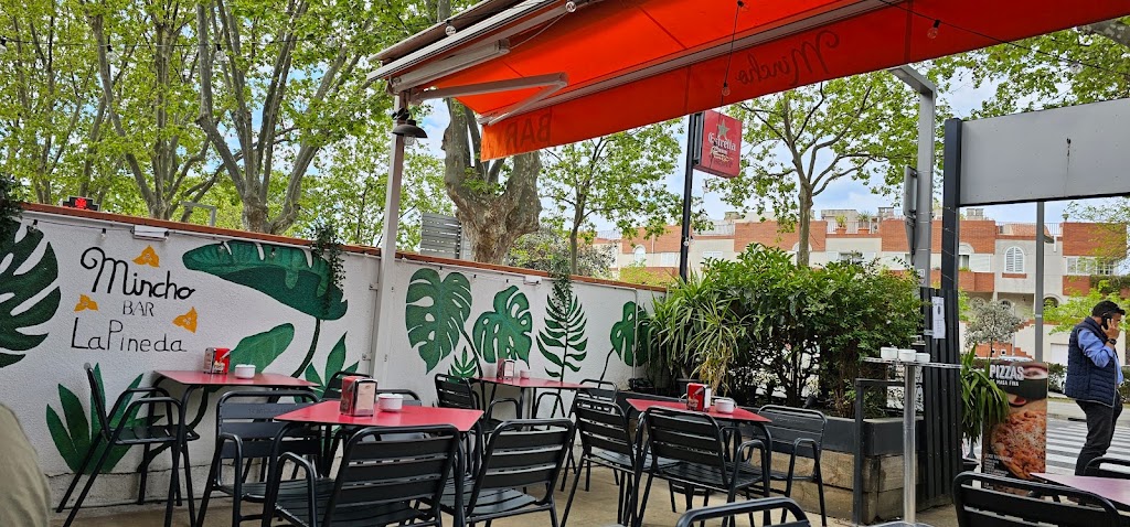 Mincho Bar Pineda — Ambiente
