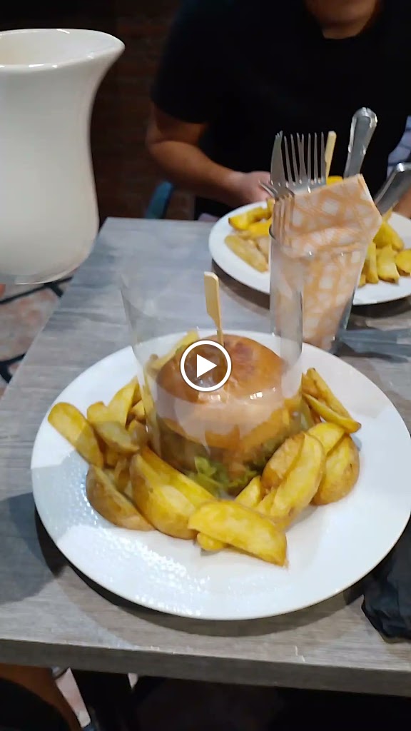 Juergabar Bistro Restaurant (Cocktail Burger) — Videos