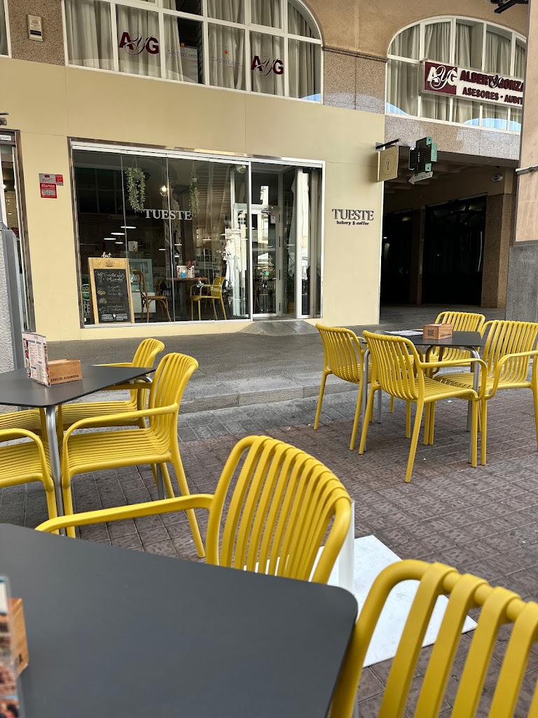 TUESTE Coffee & Brunch | Cafeteria en Elda — Ambiente