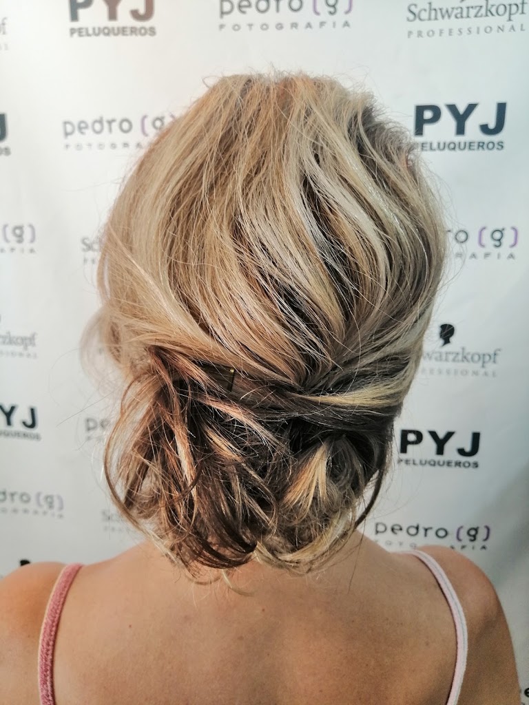 P Y J Peluqueros — Peinado
