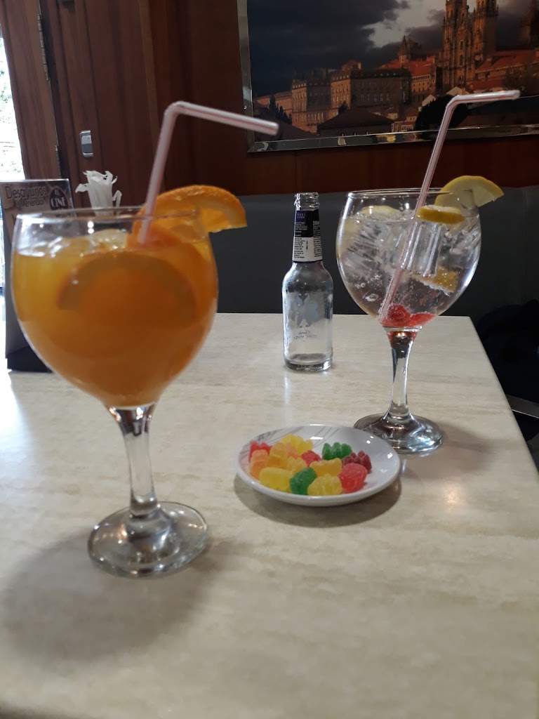 EL CINE CAFE & BAR — Del propietario