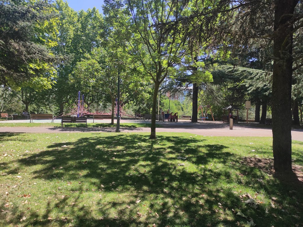 Parque infantil frente al E.O.I.