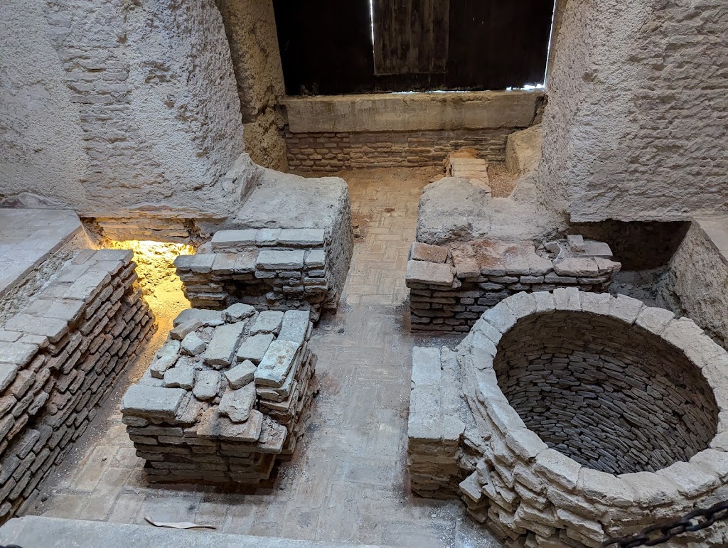 Banos arabes del Alcazar