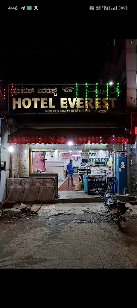 Hotel Everest
