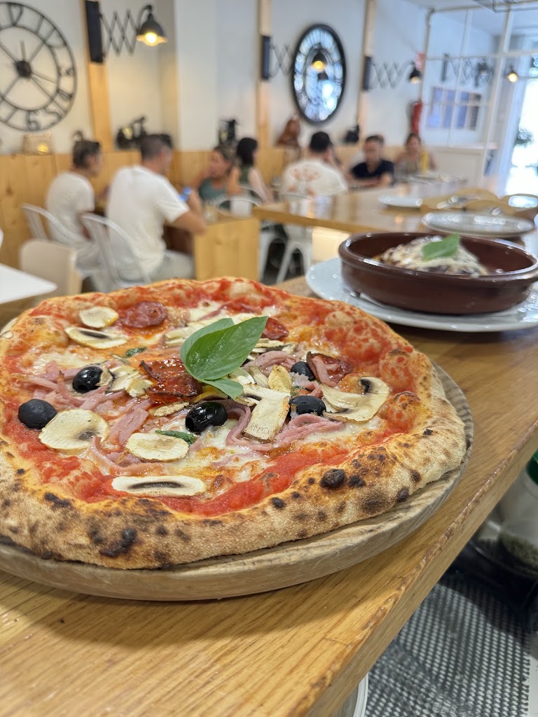 Don Marco Pizza — Comida y bebida