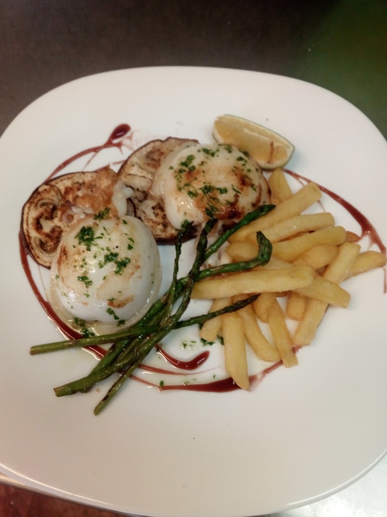 El Roble Gastrobar — Comida y bebida