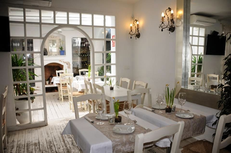 MaduBar Estepona — Ambiente