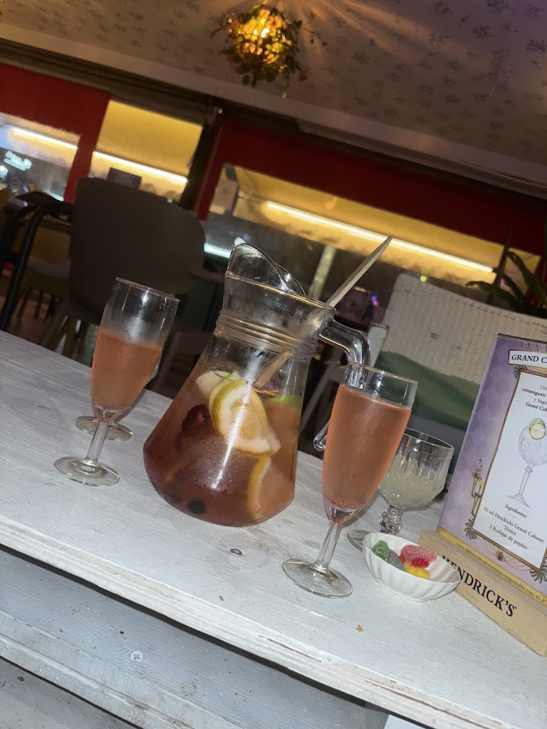 Bar Restaurante Catorce — Comida y bebida