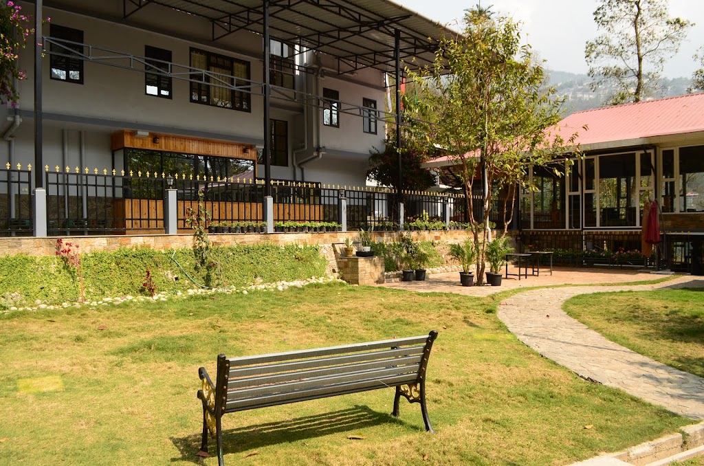 La Bougainvillea Garden Retreat
