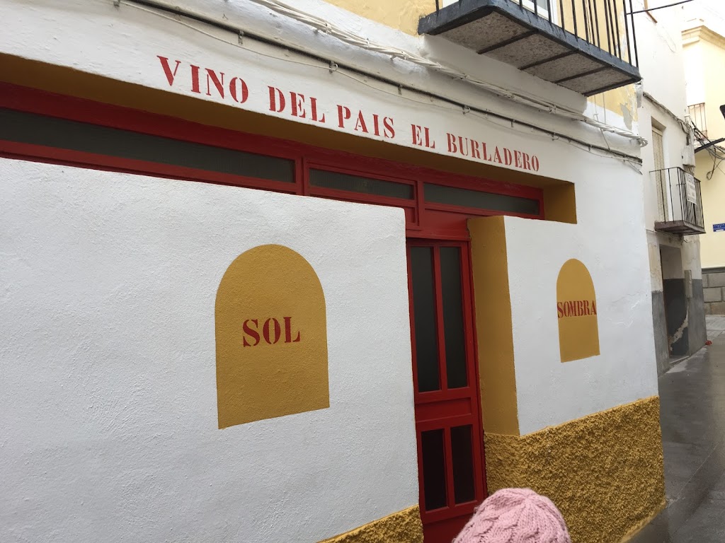 Vino del pais "El Burladero "