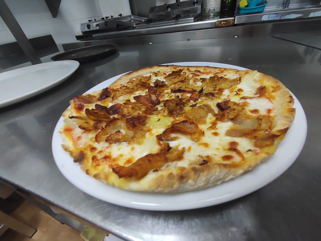 Pizzeria Caporale Mula — Comida y bebida