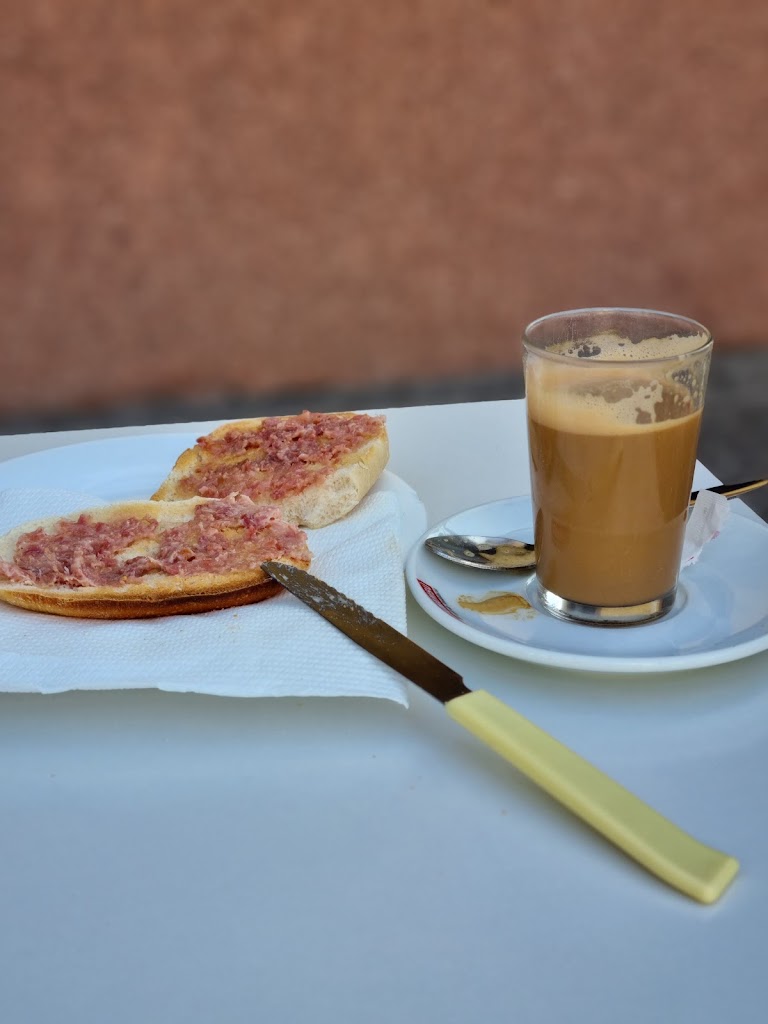 Cafe El Pintor — Comida y bebida
