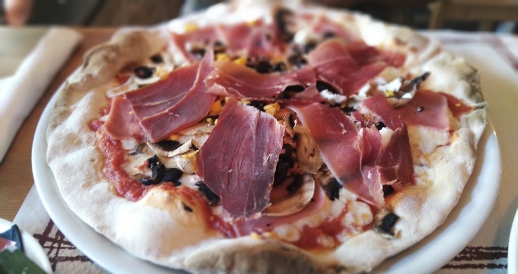 Pizzeria La Capricciosa — Pizza