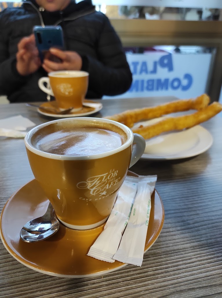 Cafeteria Port — Comida y bebida
