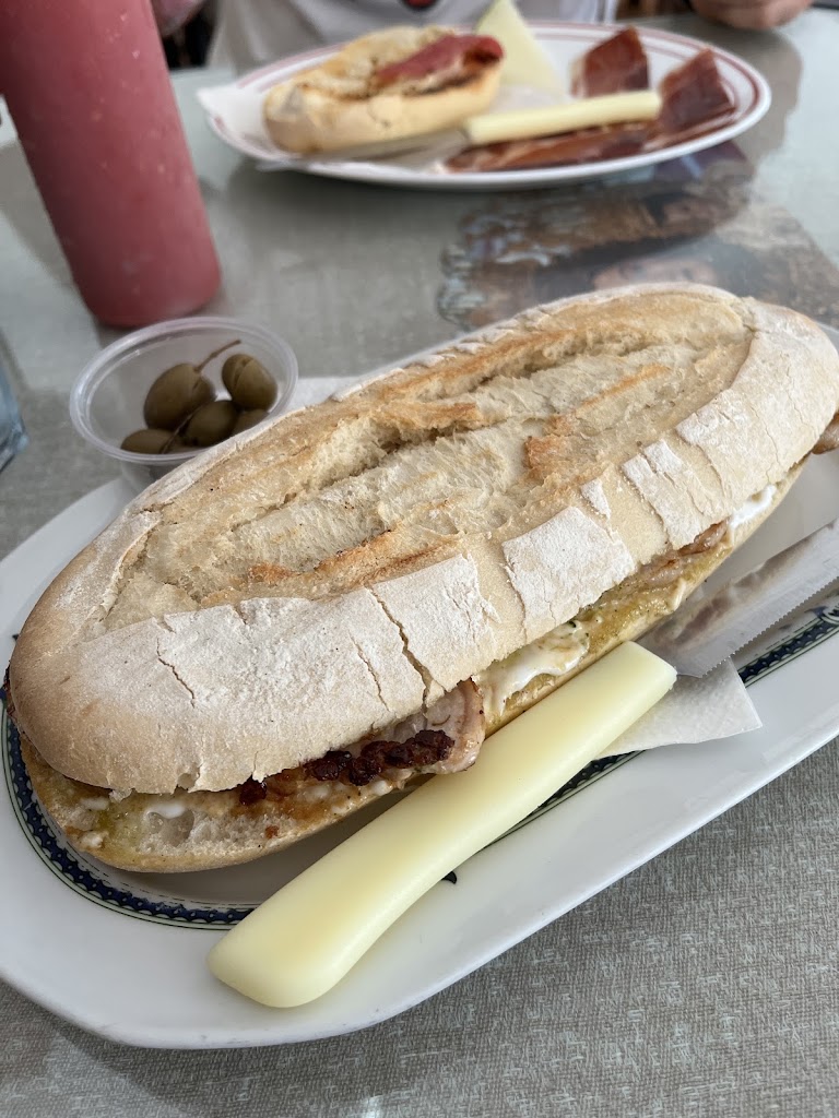 El Recinto — Comida y bebida