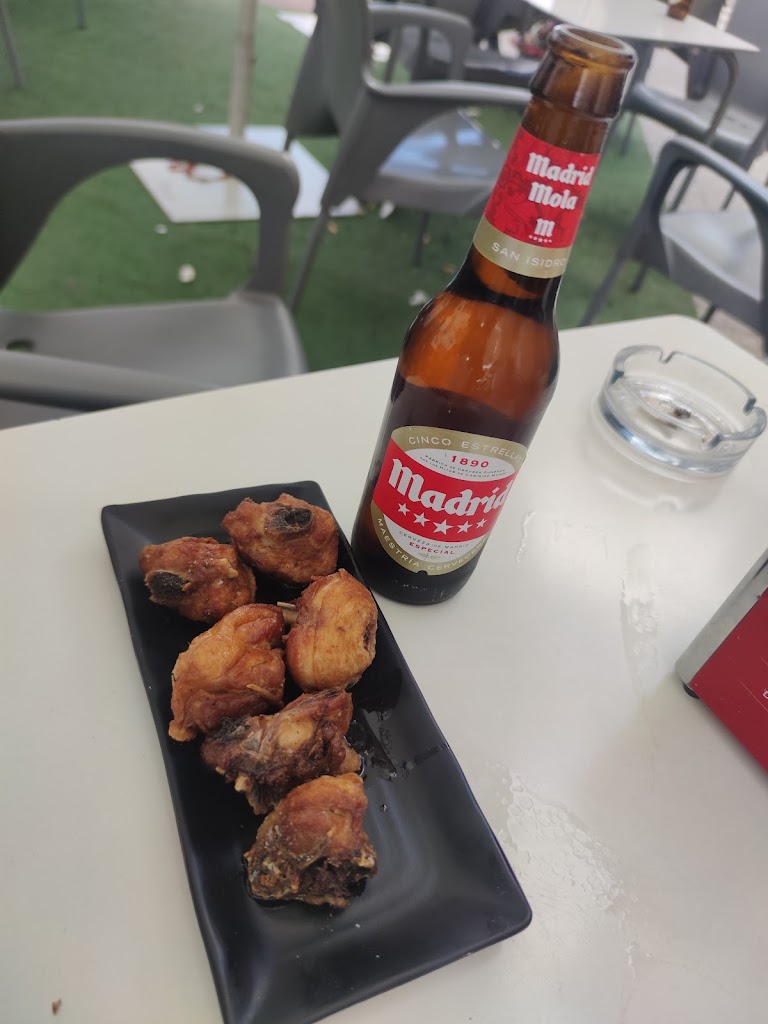 Bar De Tapas La Esquinita — Comida y bebida