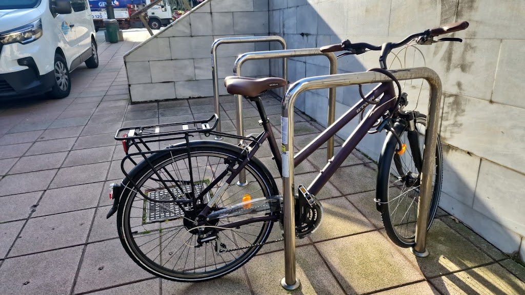 Bici parking Pelayo — Estacionamiento