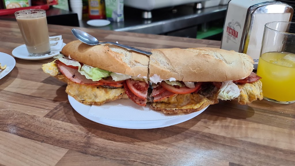 Cafeteria - Bar Balbuena — Comida y bebida