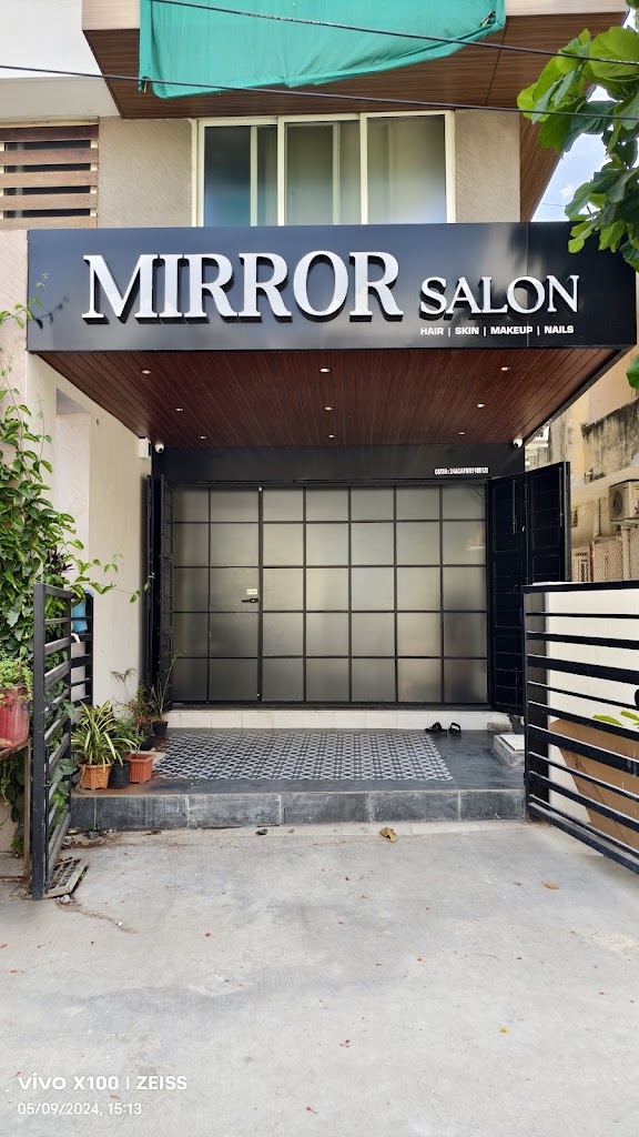 Mirror Salon