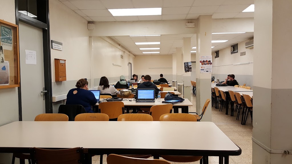 Sala d'estudis de l'Escola Superior d'Enginyeria de Manresa. UPC — Del propietario