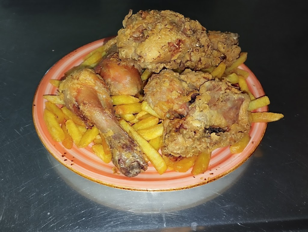 Bar La Ultima y Nos Vamos — Comida y bebida