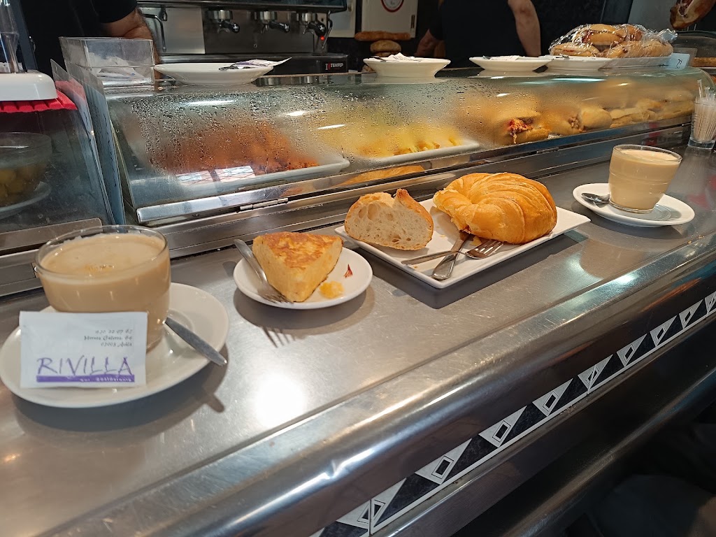 Restaurante Bar Rivilla — Comida y bebida