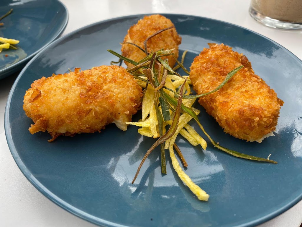 Cerveceria La Bormujera — Comida y bebida