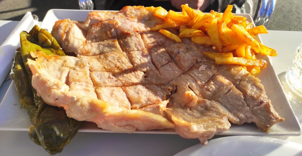 Bar Los Chicos — Comida y bebida