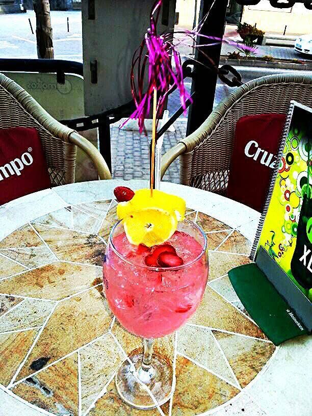 Mojito's lounger Bar — Comida y bebida