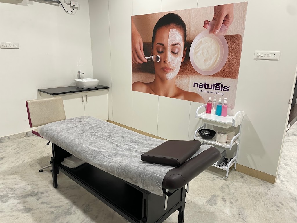 Naturals Beauty Academy