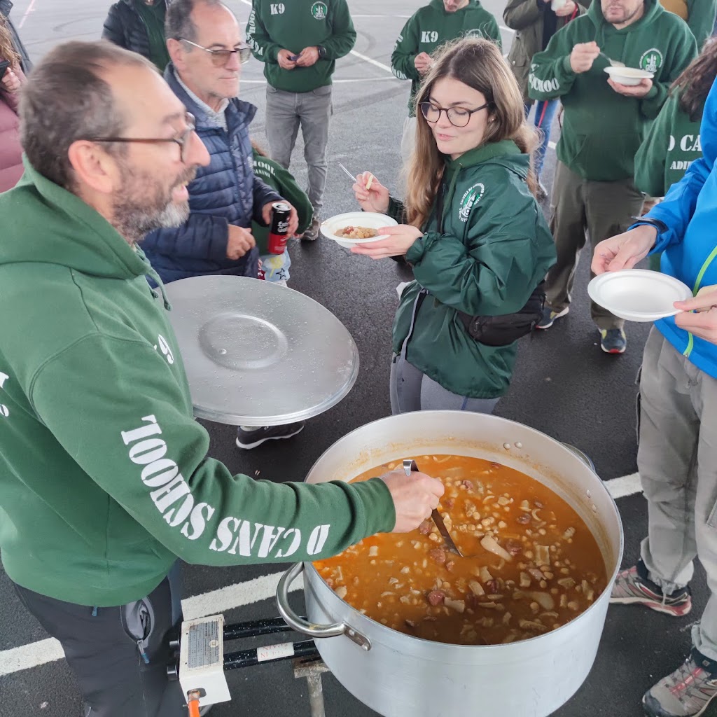 D CANS SCHOOL_k9 Somos tu escuela Canina — Comida y bebida