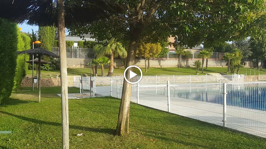 Piscina El Olivar De La Partija — Videos