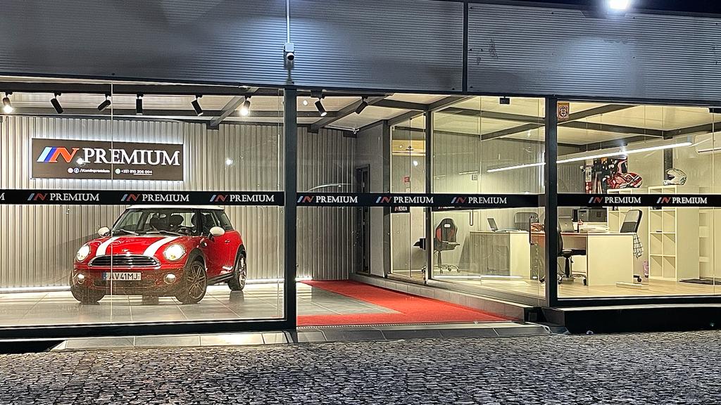 Stand de Automóveis em Sao-Pedro-Da-Cova