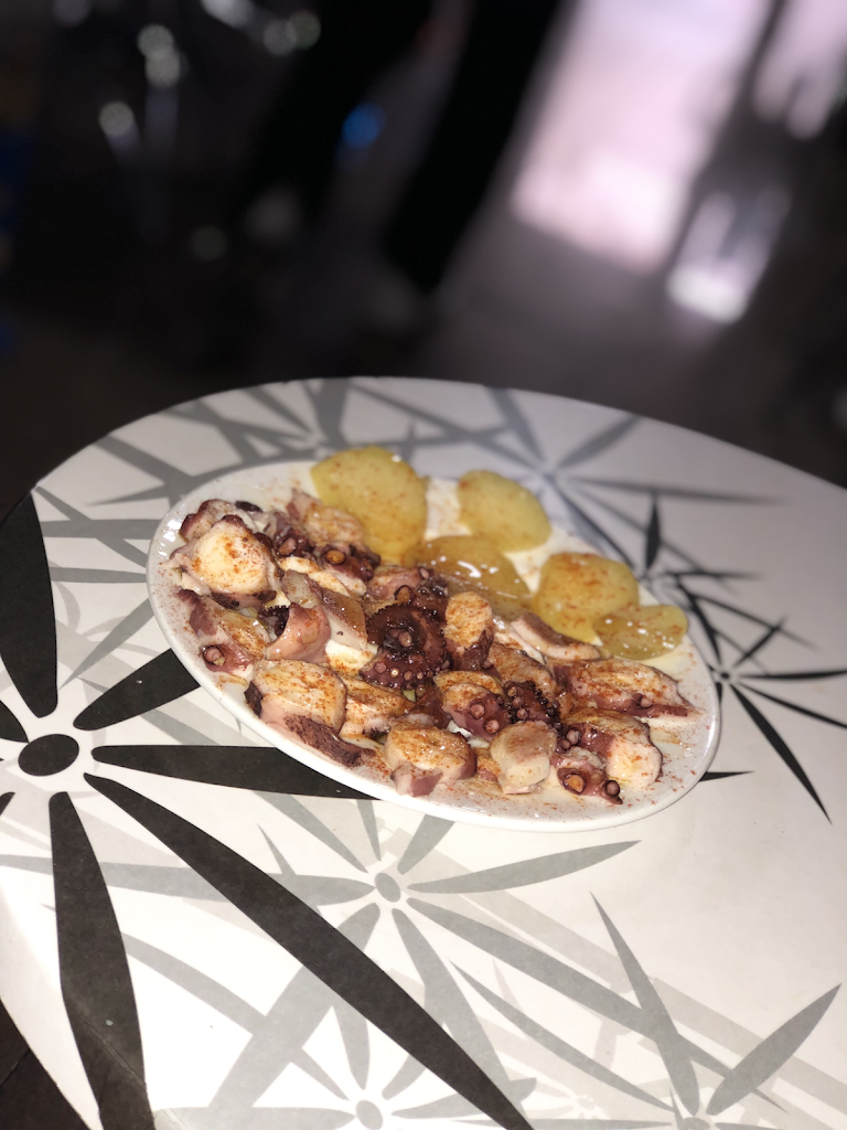 BAR PAPAGAYO — Comida y bebida