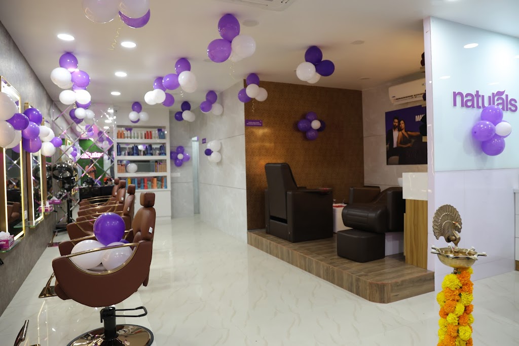Naturals Salon