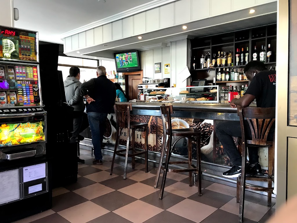 Cafe Bar El Peru II — Ambiente