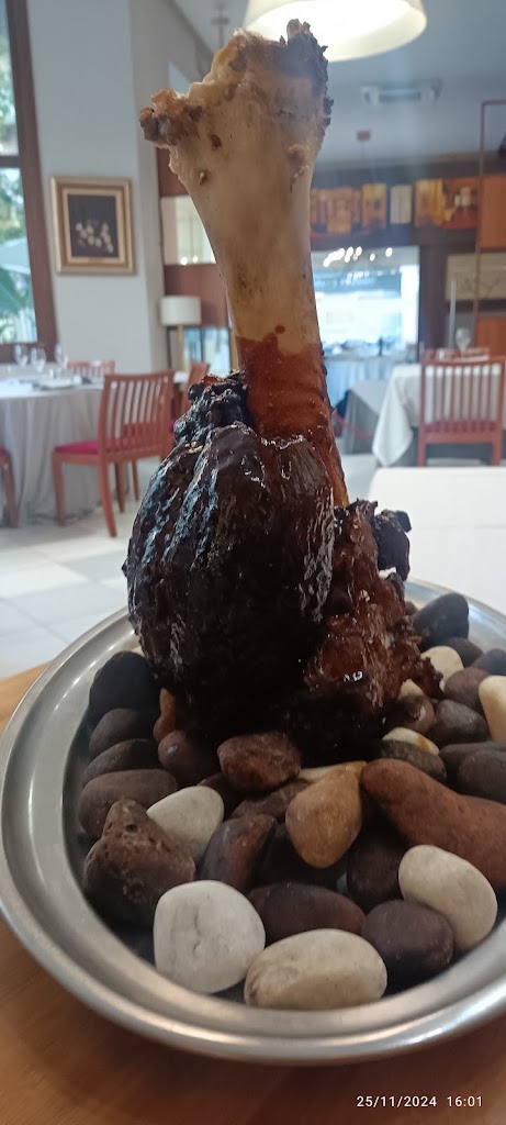 Lino Restaurant — Comida y bebida
