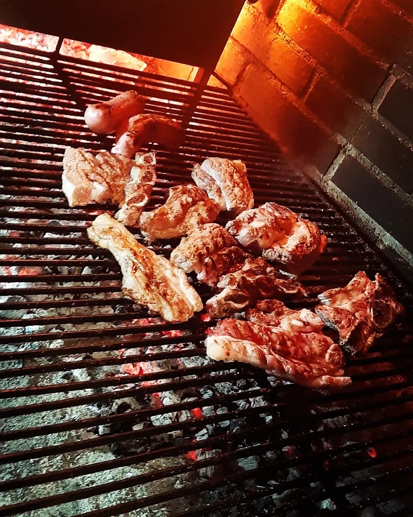 Restaurante Parrillada A Ronda — Comida y bebida
