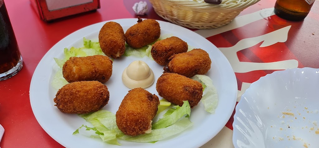 Bar Cofradia de Pescadores — Comida y bebida