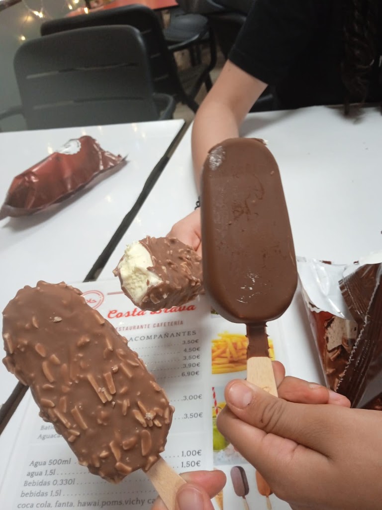 restaurante rostisseria halal costa brava — Comida y bebida