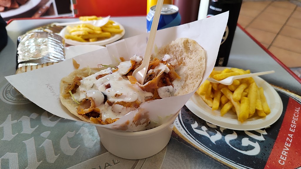 Turka Kebab House — Comida y bebida