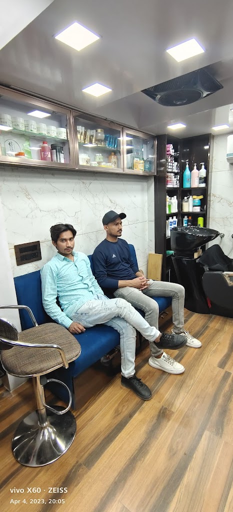 Konan Unisex Salon And Makeup