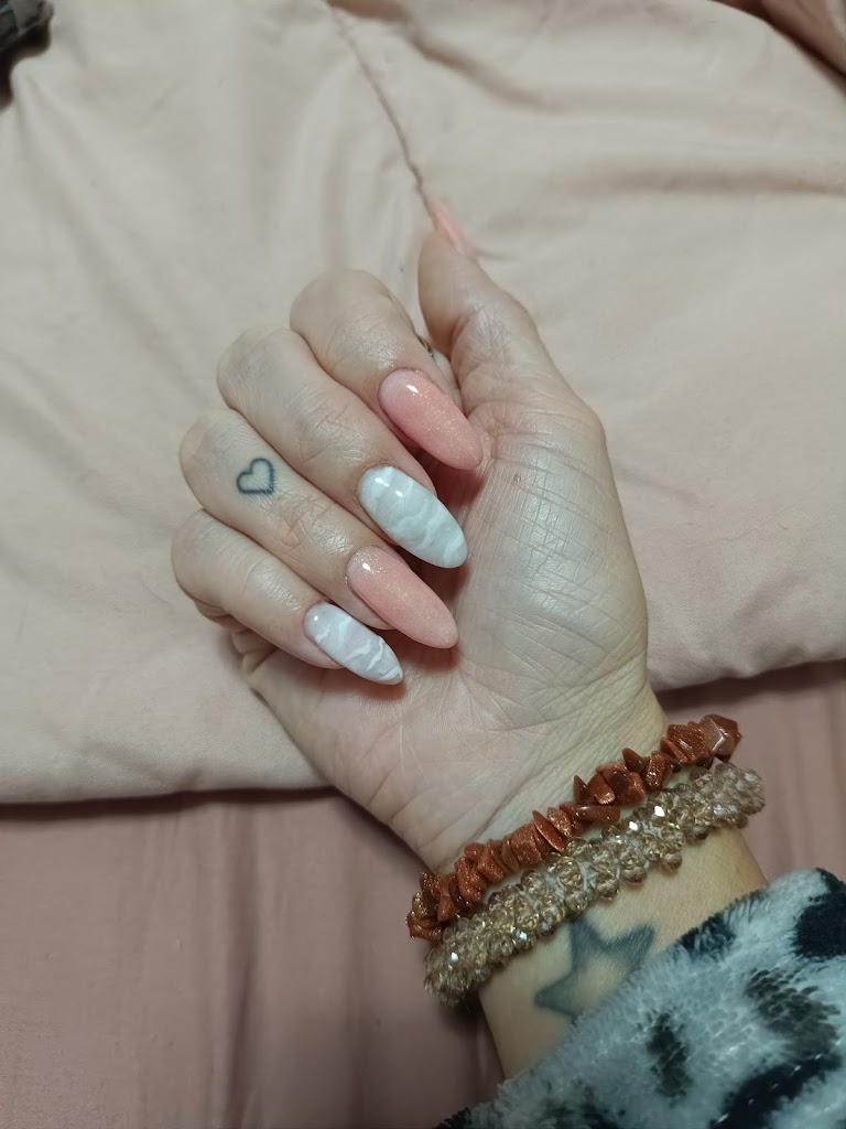 + Nails Studio